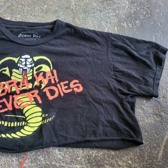 Cobra Kai Cropped T Shirt Size L Black Snake Summer Y2K Beach Gym Workout - Picture 3 of 9